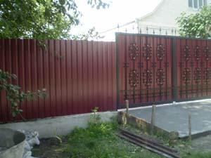 Строительство забора из профнастила Строительство забора из профнастила